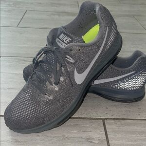 Nike Zoom All Out Low Running Shoes with Breathable Mesh and Cushioned Sole Sz12